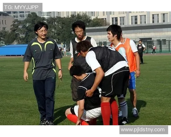 周敏独家分享足球心得与技巧探讨助你提升球技与战术理解