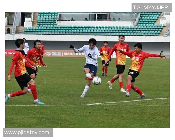 武汉足球队近期状态分析与表现评估探讨 武汉足球队近期状态分析与表现评估探讨